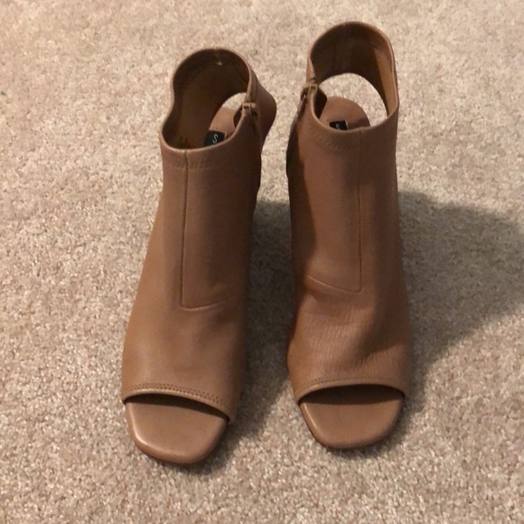 Steve by Steve Madden Seigi Leather Block Heel - Picture 4 of 6